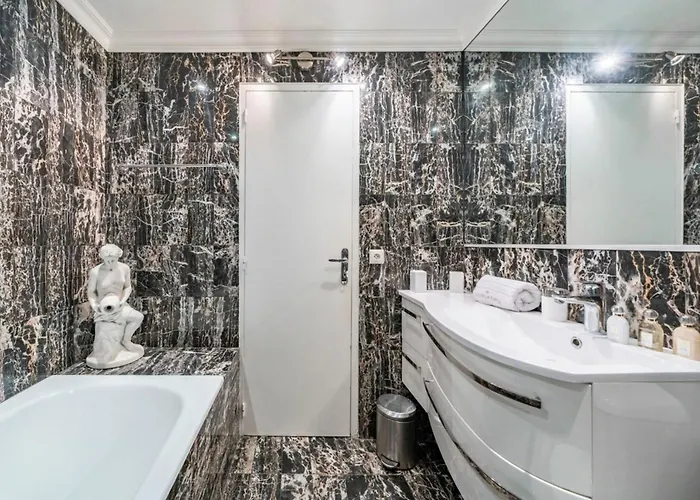 2-3 Bedroom Ideally Located *