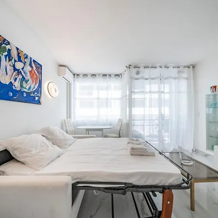 2-3 Bedroom Ideally Located Lejlighed