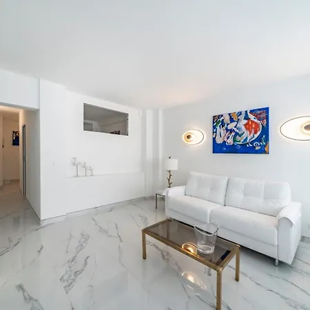 2-3 Bedroom Ideally Located * Cannes