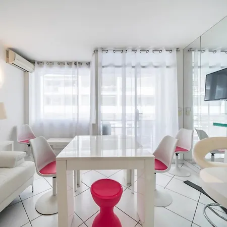2-3 Bedroom Ideally Located Lejlighed Cannes