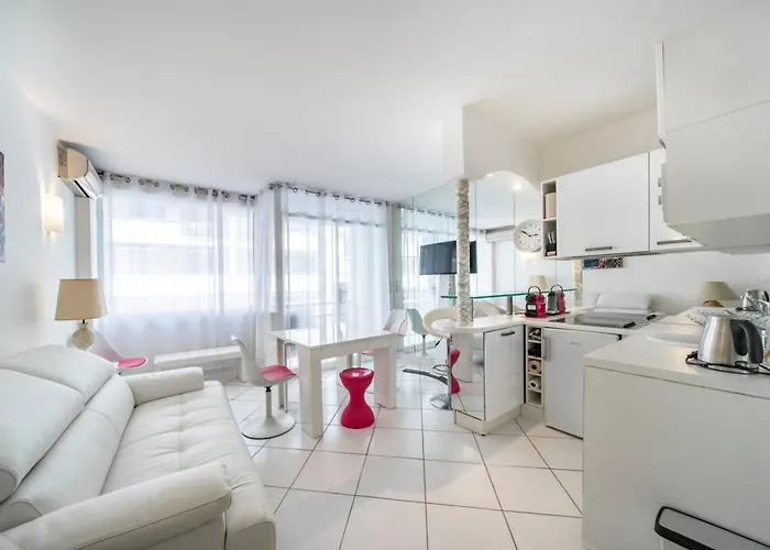 2-3 Bedroom Ideally Located *