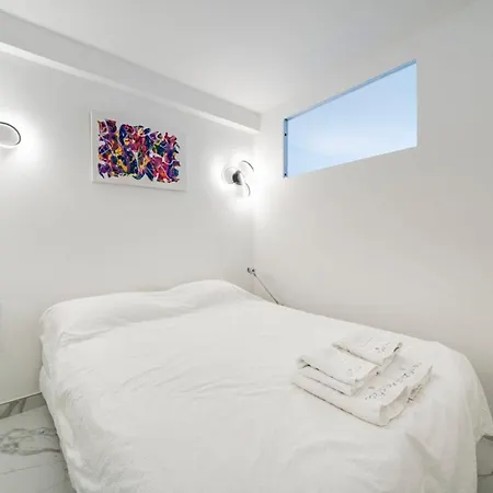 Daire 2-3 Bedroom Ideally Located Cannes