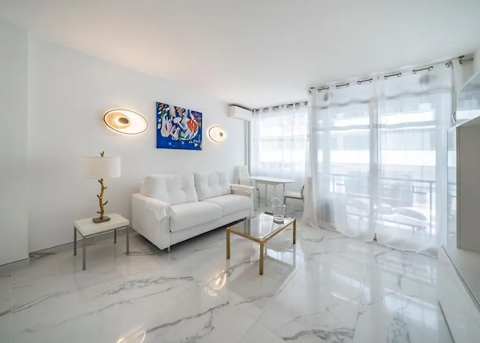 2-3 Bedroom Ideally Located * Cannes