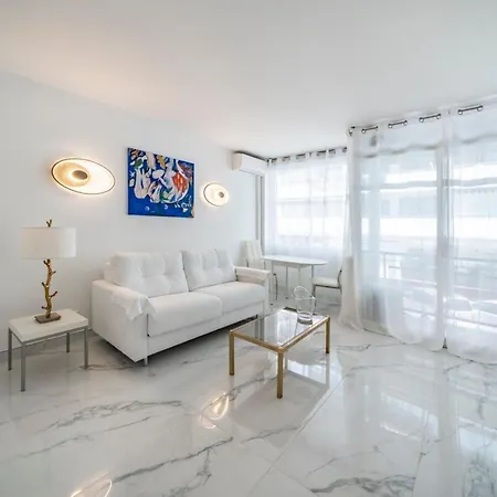 2-3 Bedroom Ideally Located * Cannes