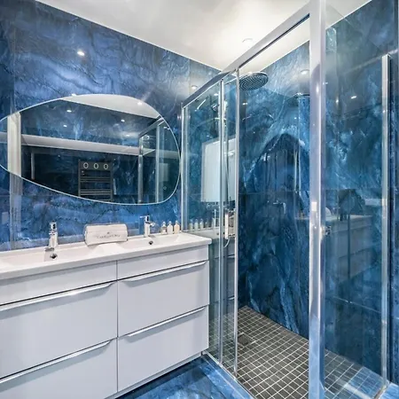 2-3 Bedroom Ideally Located Apartman